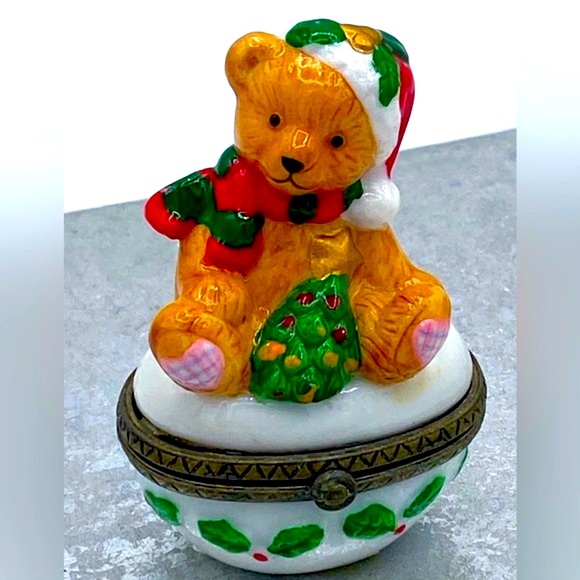 Small Christmas Themed Teddy Bear & Christmas Tree Hinged Porcelain Trinket Box - Picture 7 of 7